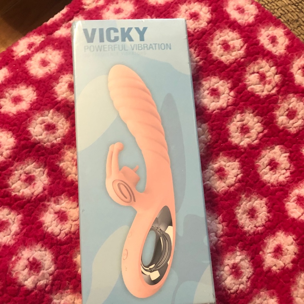 VICKY Suctioned Dual Action Personalized Multi Functions